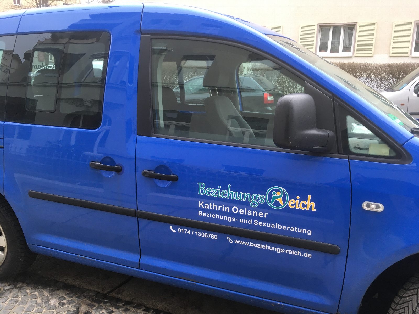 Fahrzeugbeschriftung Beziehungsreich – Auffällige Mobiler Auftritt