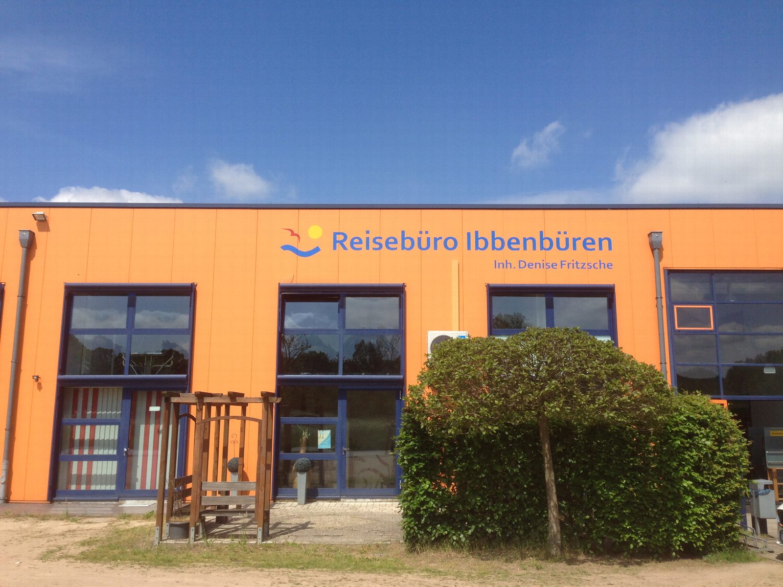 Reisebüro Ibbenbüren – Fassadenbeschriftung am Handwerkerpark