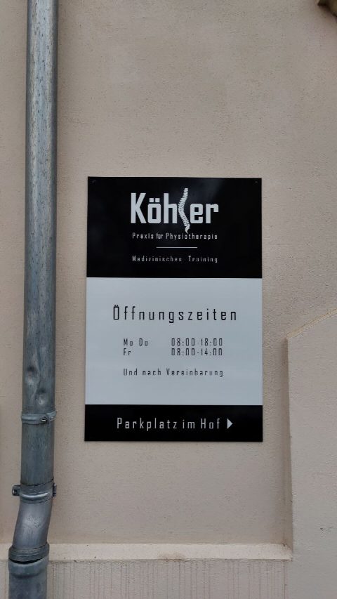 Physiotherapie Köhler – Neue Außenbeschilderung mit CI-konformer Folierung